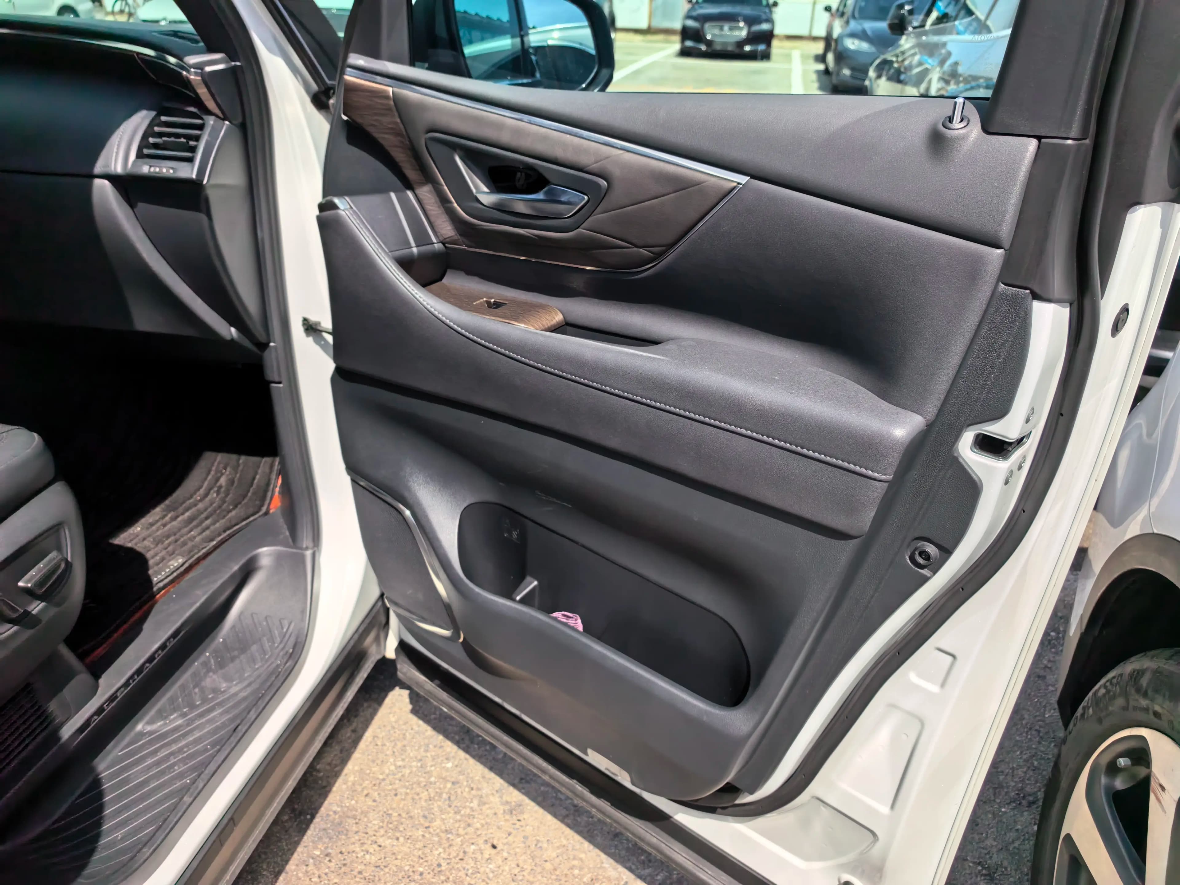 Toyota Alphard 2023 г. 19027 км. — фото 7