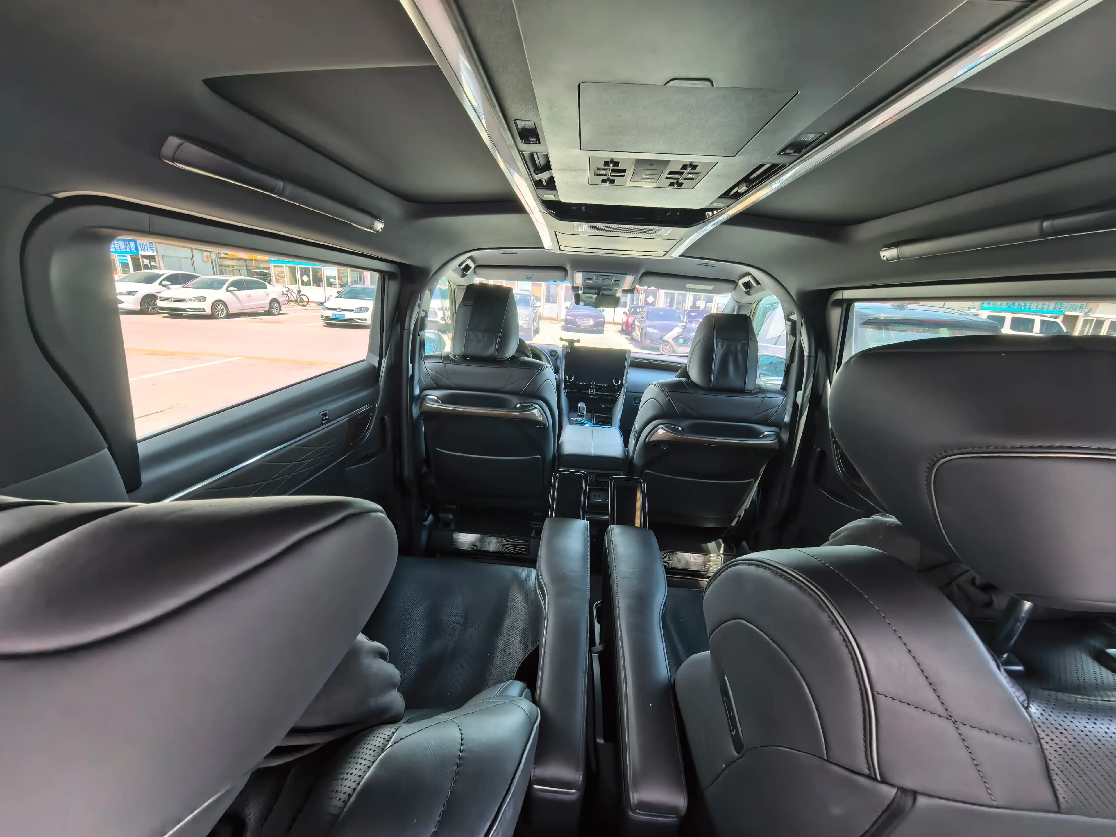 Toyota Alphard 2023 г. 19027 км. — фото 9