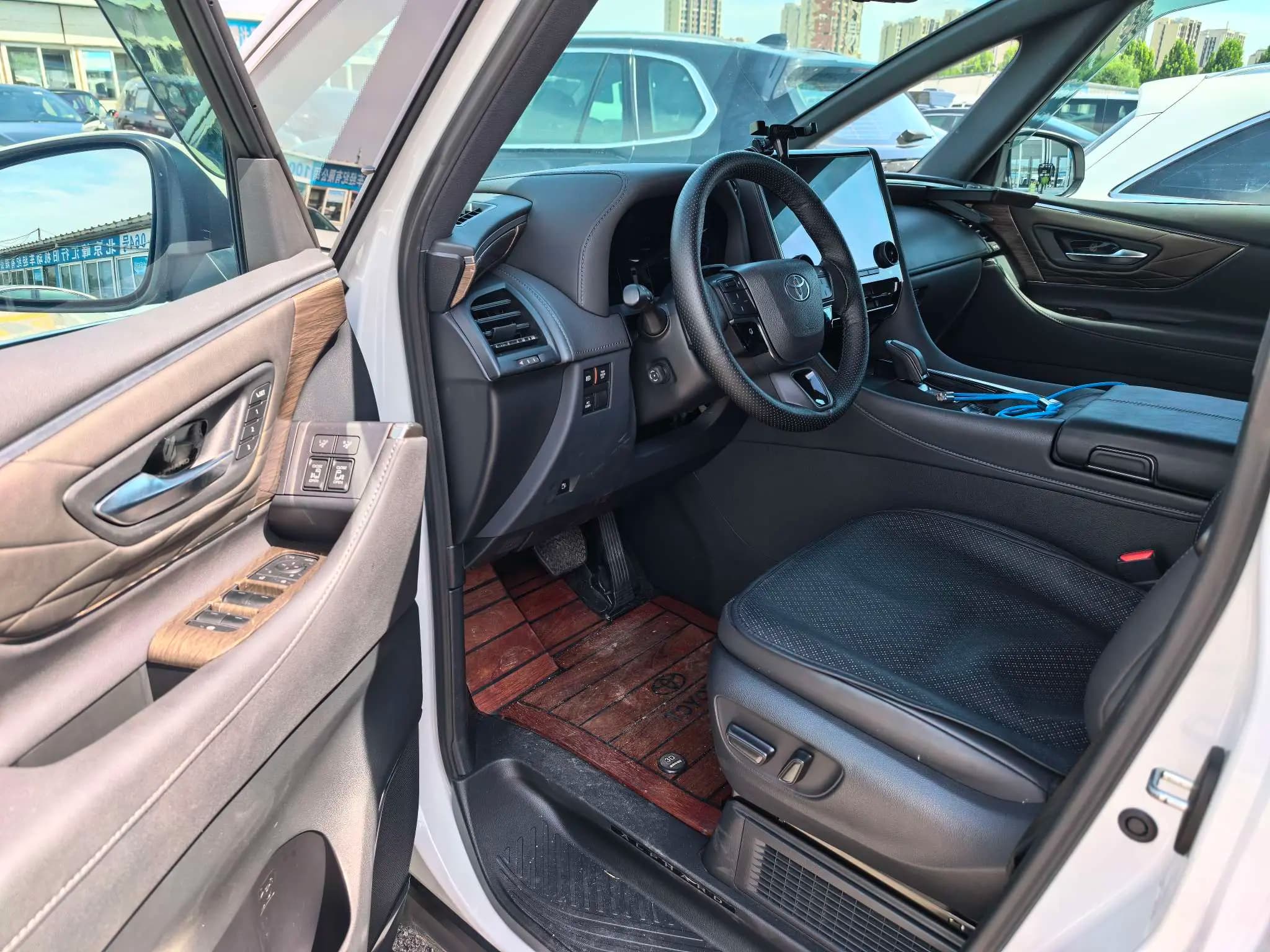 Toyota Alphard 2023 г. 19027 км. — фото 10