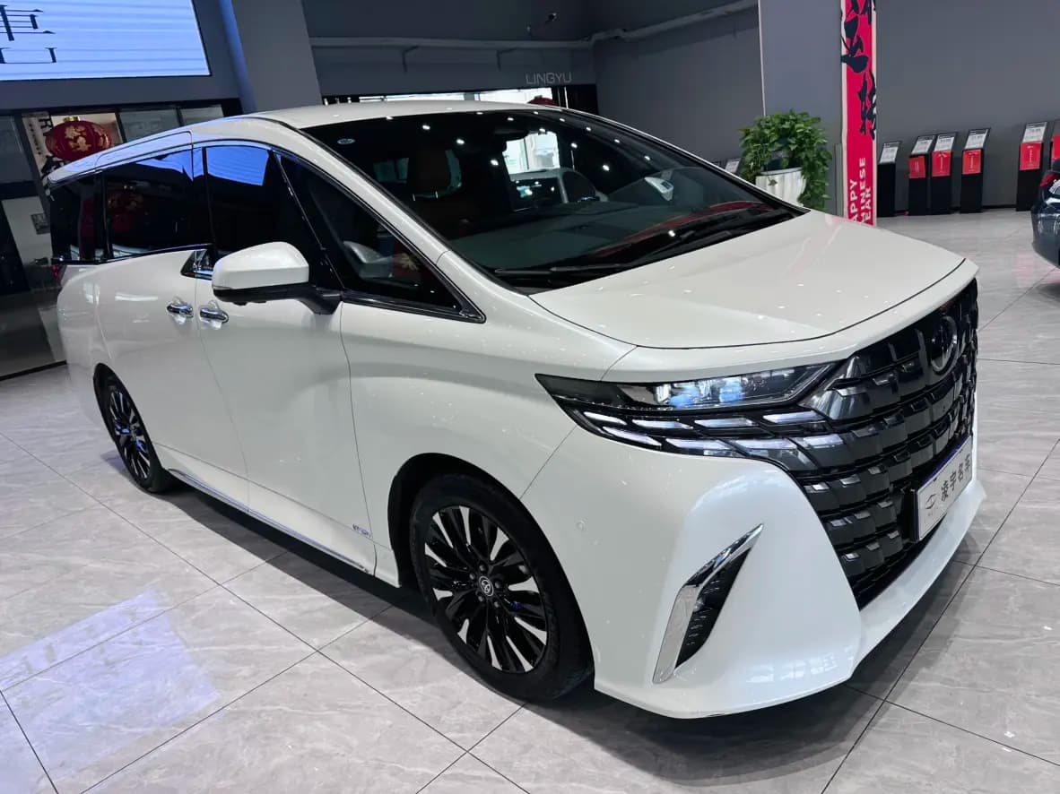 Toyota Alphard 2023 г. 38028 км. — фото 3