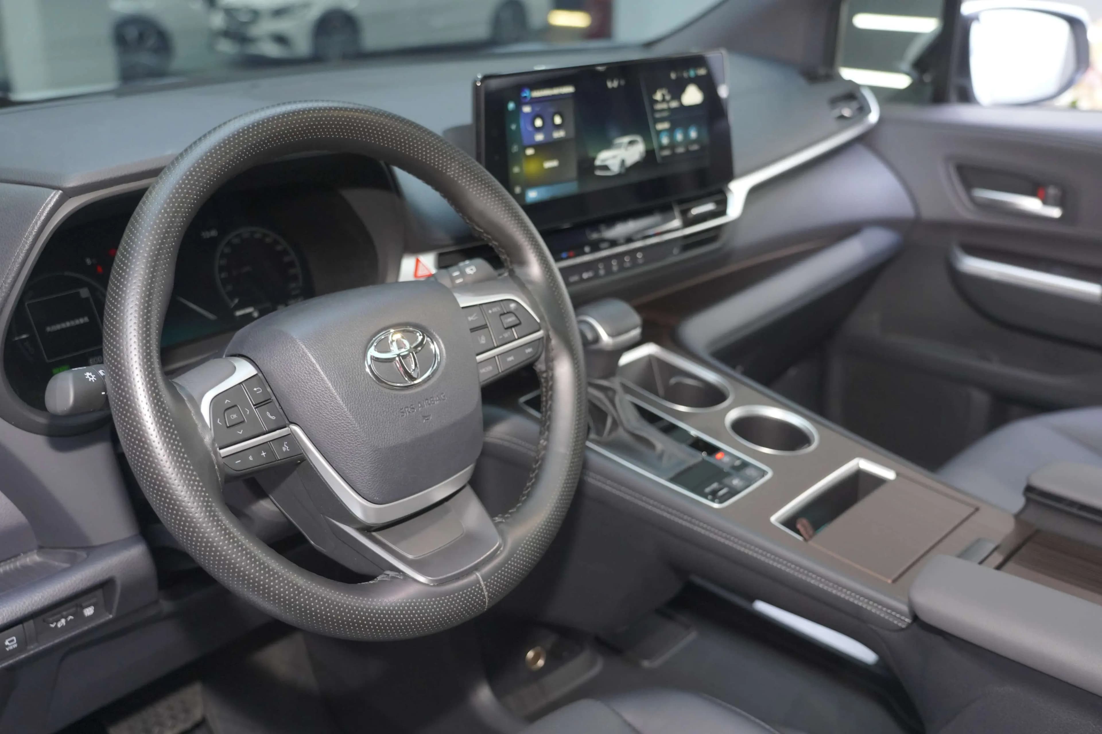 Toyota Granvia 2025 г. 19036 км. — фото 17