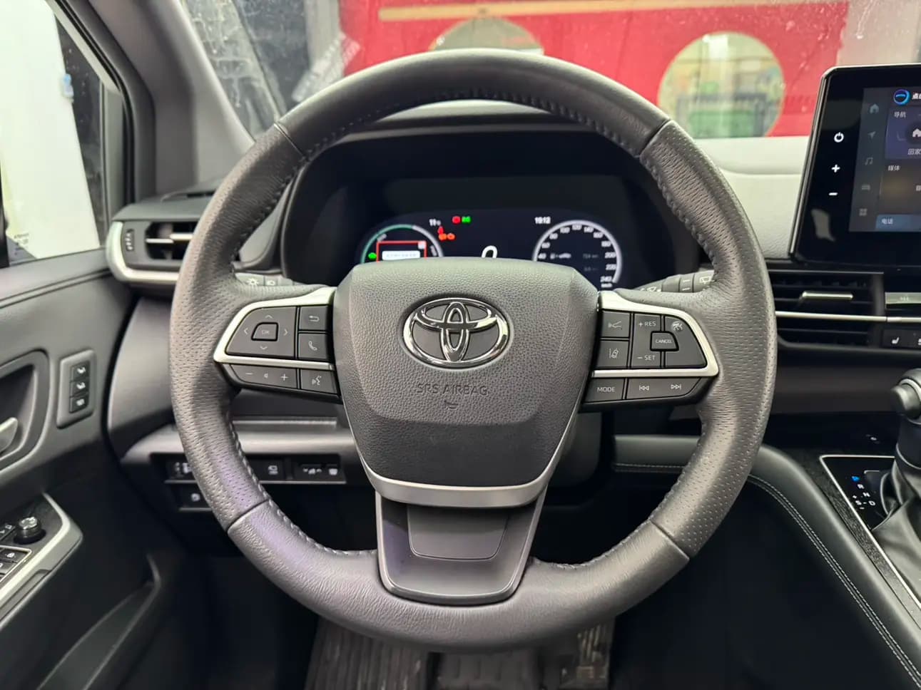 Toyota Granvia 2024 г. 25087 км. — фото 11