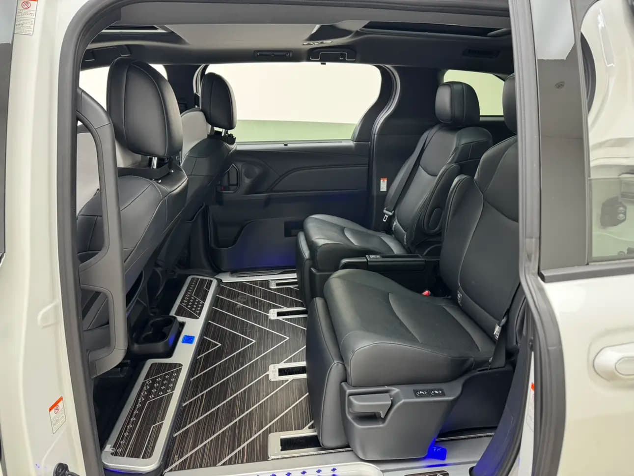 Toyota Granvia 2024 г. 25087 км. — фото 21