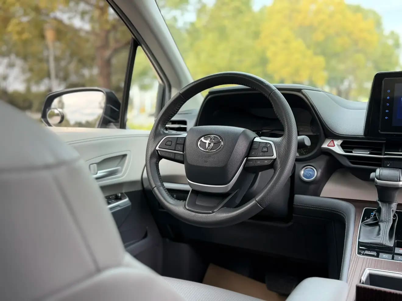 Toyota Sienna 2022 г. 50021 км. — фото 15