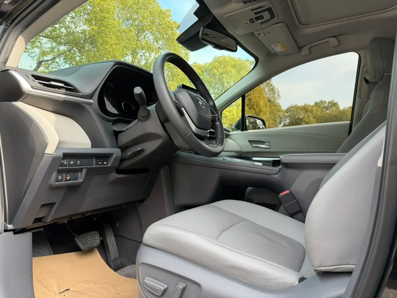 Toyota Sienna 2022 г. 50021 км. — фото 19