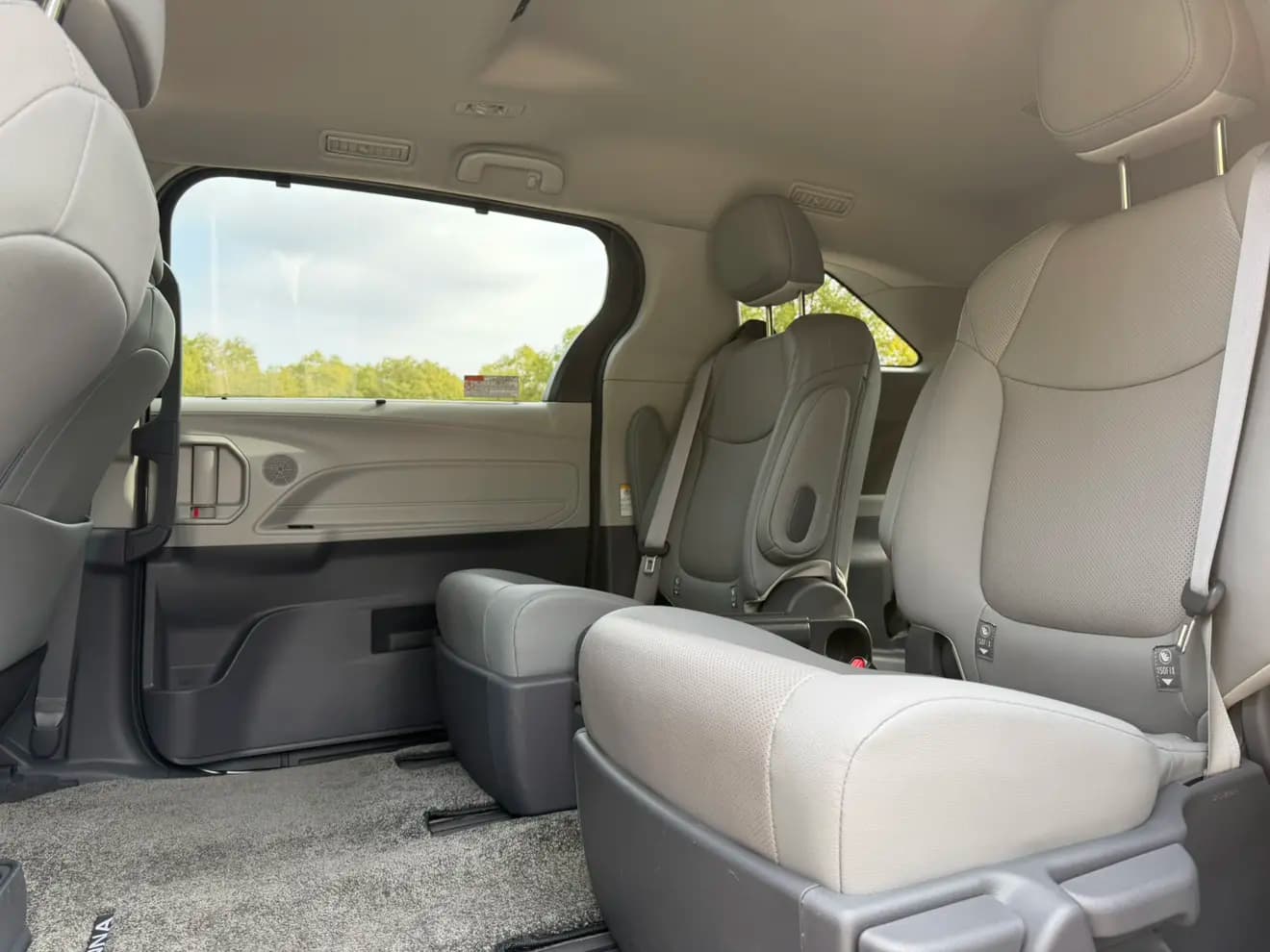 Toyota Sienna 2022 г. 50021 км. — фото 20