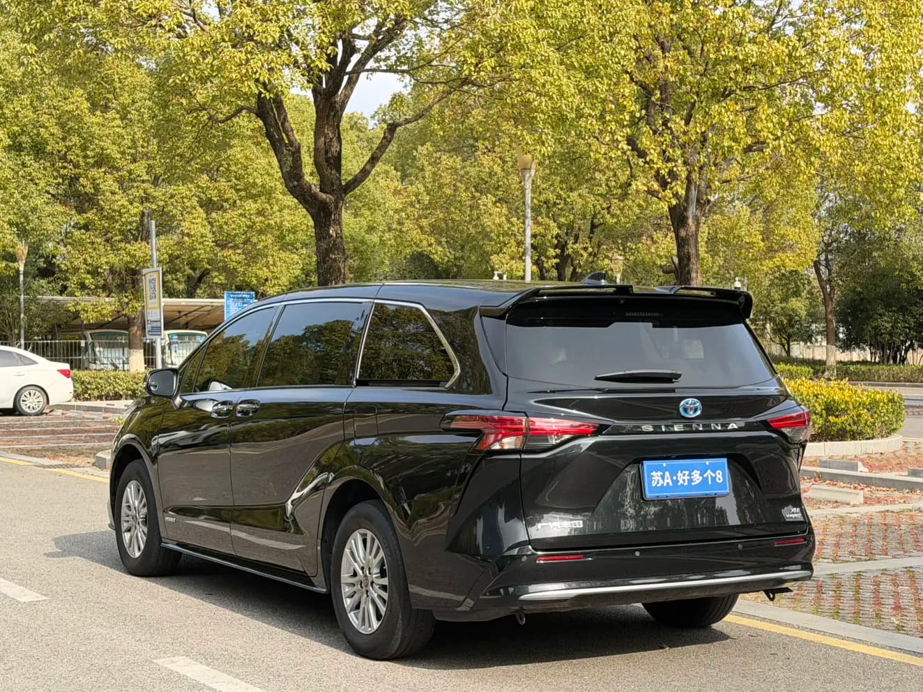 Toyota Sienna 2022 г. 50021 км. — фото 4