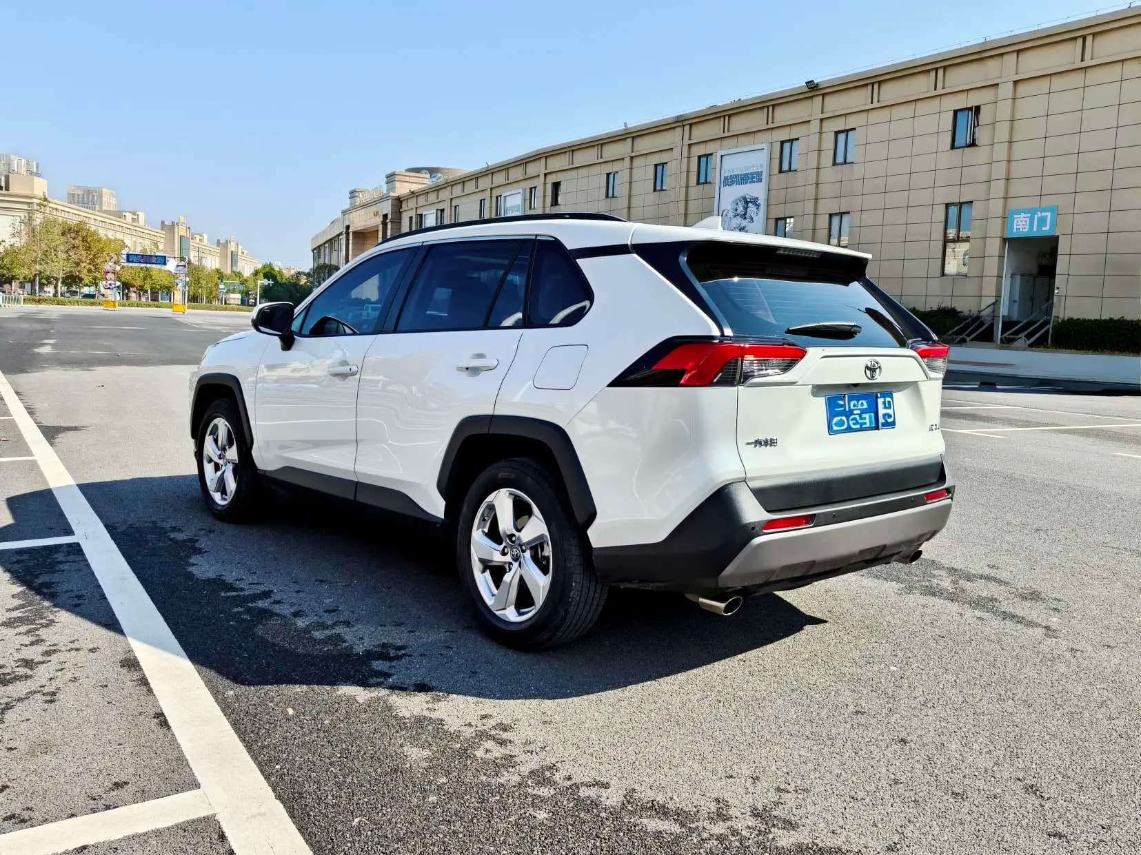 Toyota RAV4 2021 г. 49035 км. — фото 4