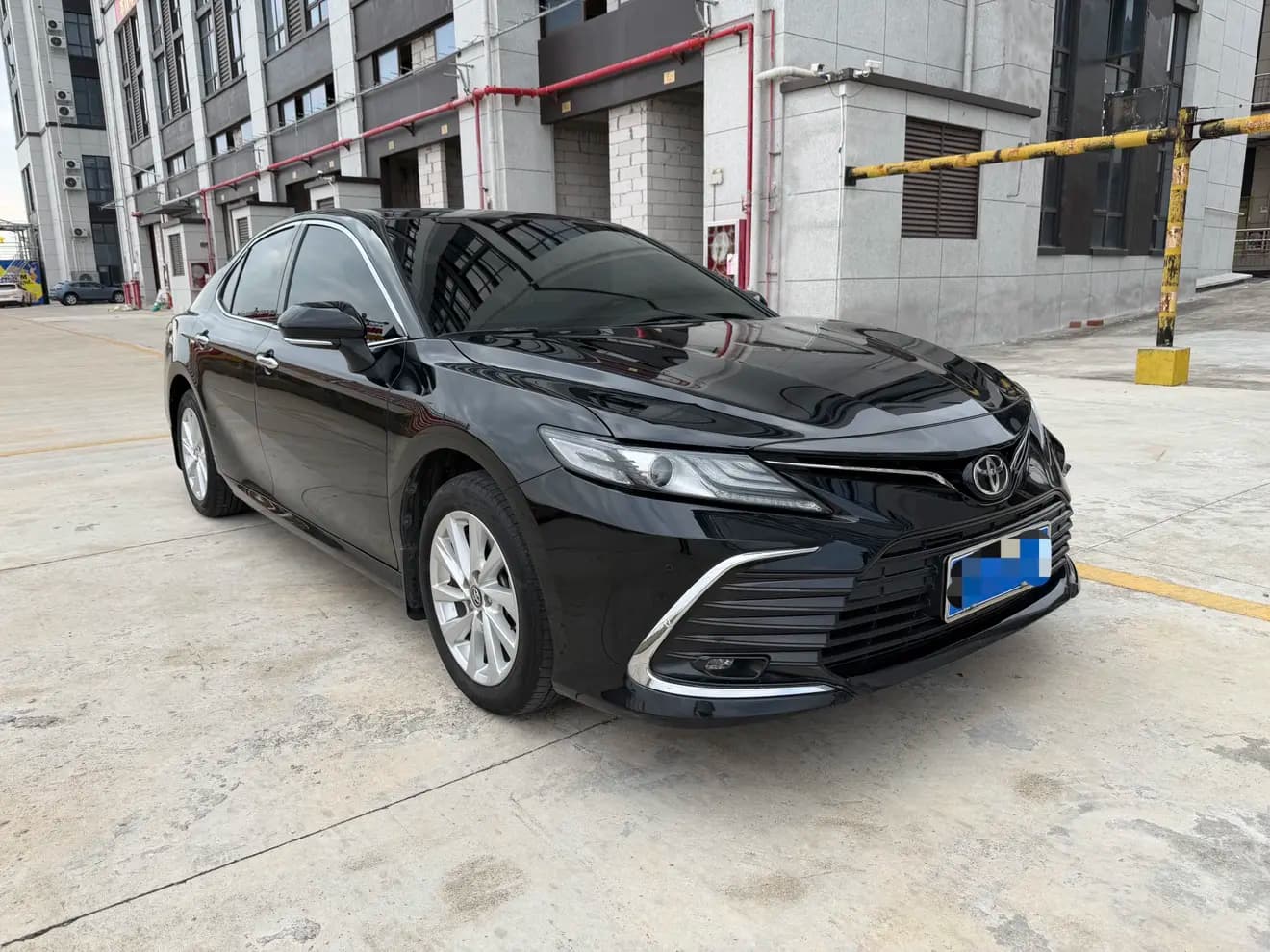 Toyota Camry 2022 г. 34082 км. — фото 3