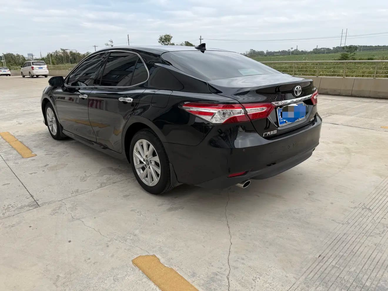 Toyota Camry 2022 г. 34082 км. — фото 4