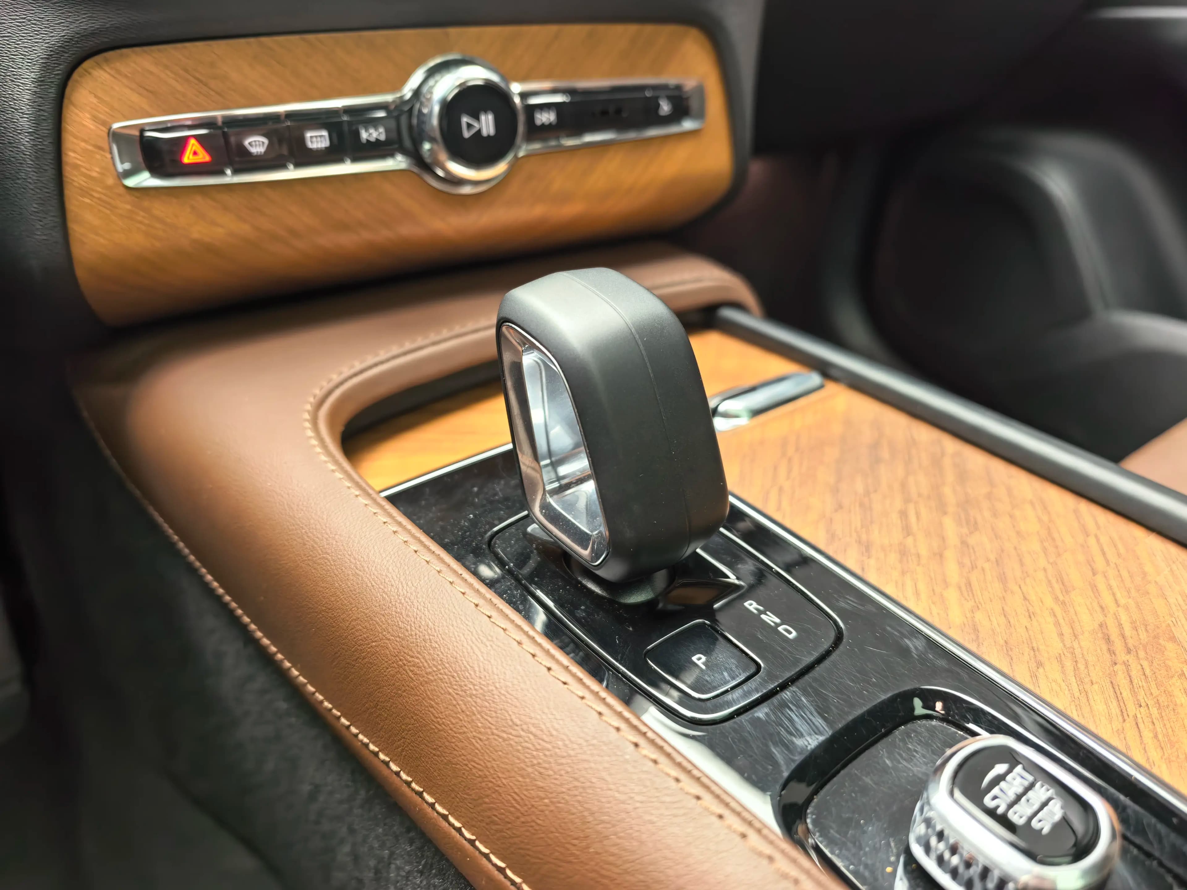 Volvo XC90 2024 г. 20083 км. — фото 14