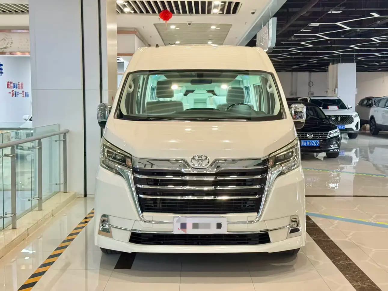 Toyota HiAce 2023 г. 70045 км. — фото 2