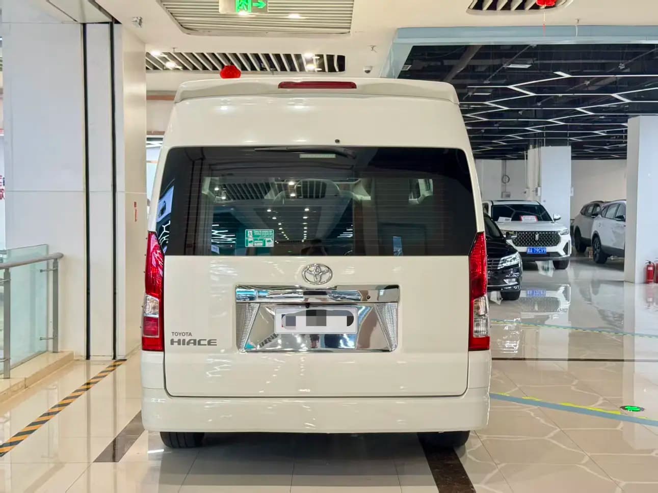 Toyota HiAce 2023 г. 70045 км. — фото 3