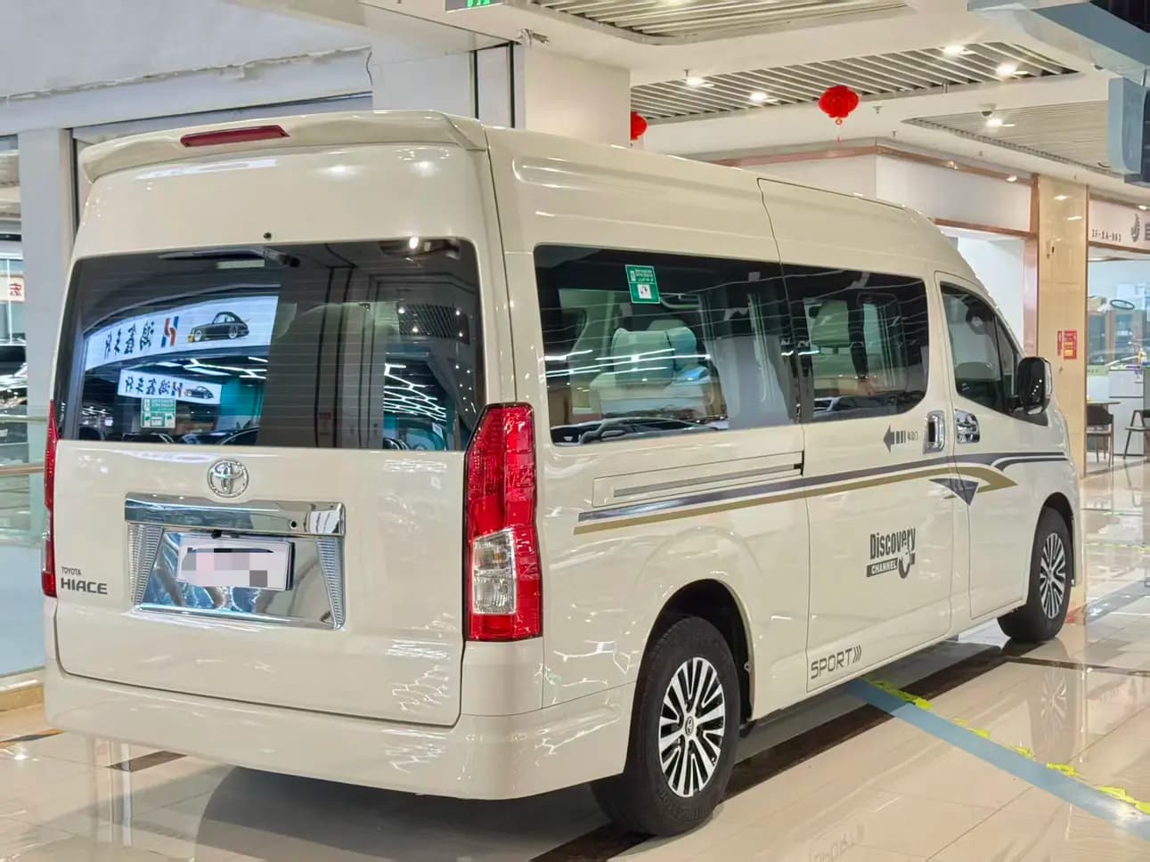 Toyota HiAce 2023 г. 70045 км. — фото 4
