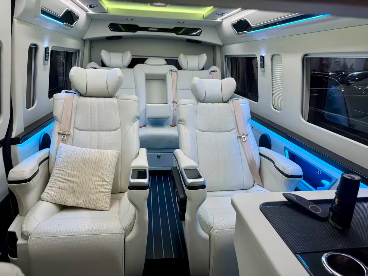 Toyota HiAce 2023 г. 70045 км. — фото 10