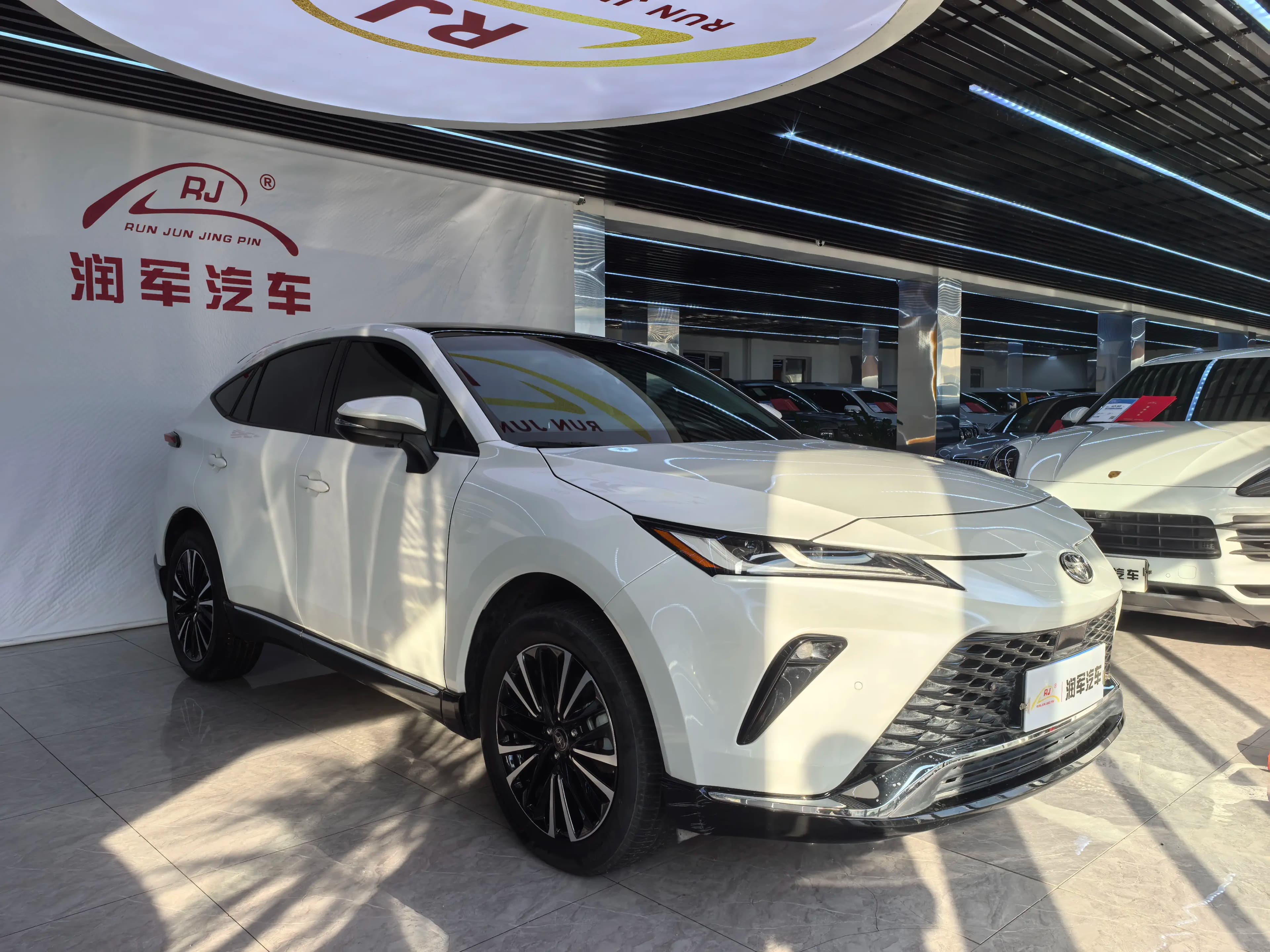 Toyota Venza 2023 г. 39888 км. — фото 3