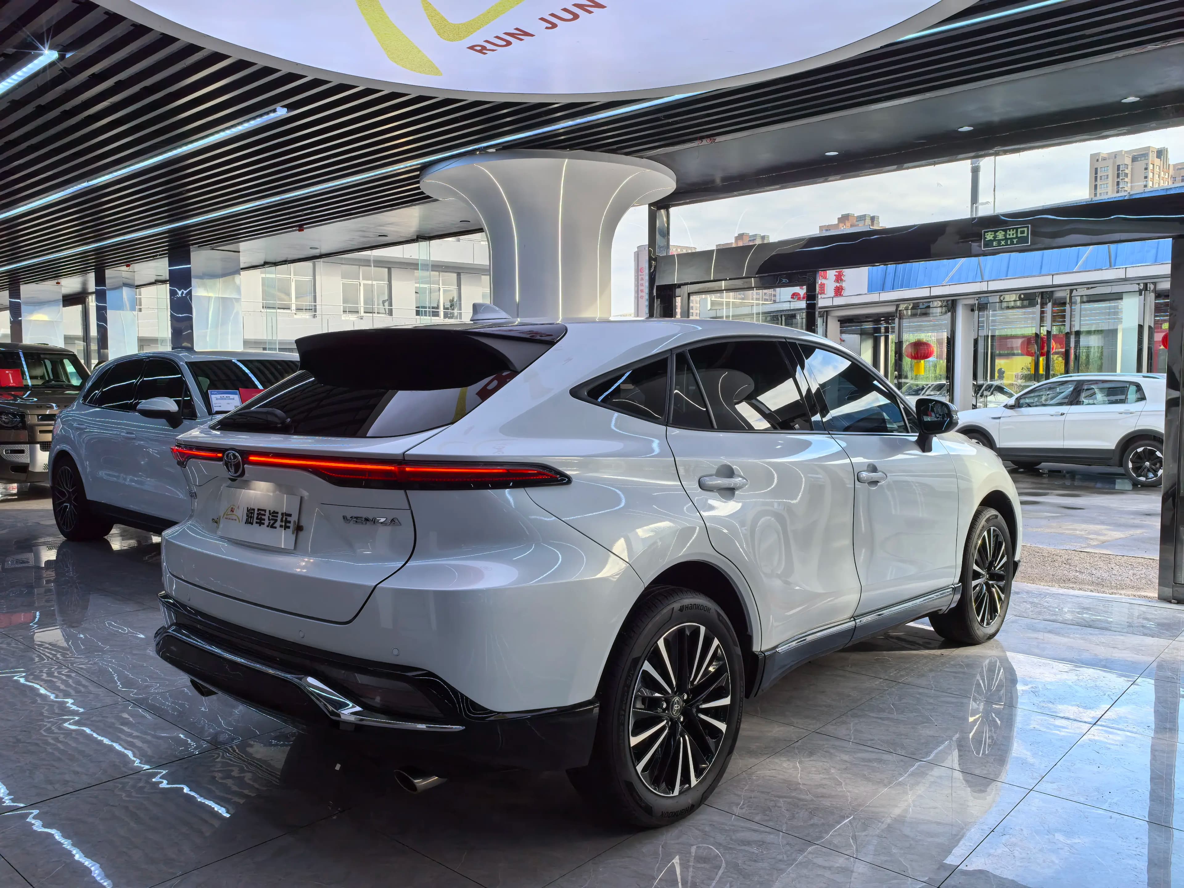 Toyota Venza 2023 г. 39888 км. — фото 6