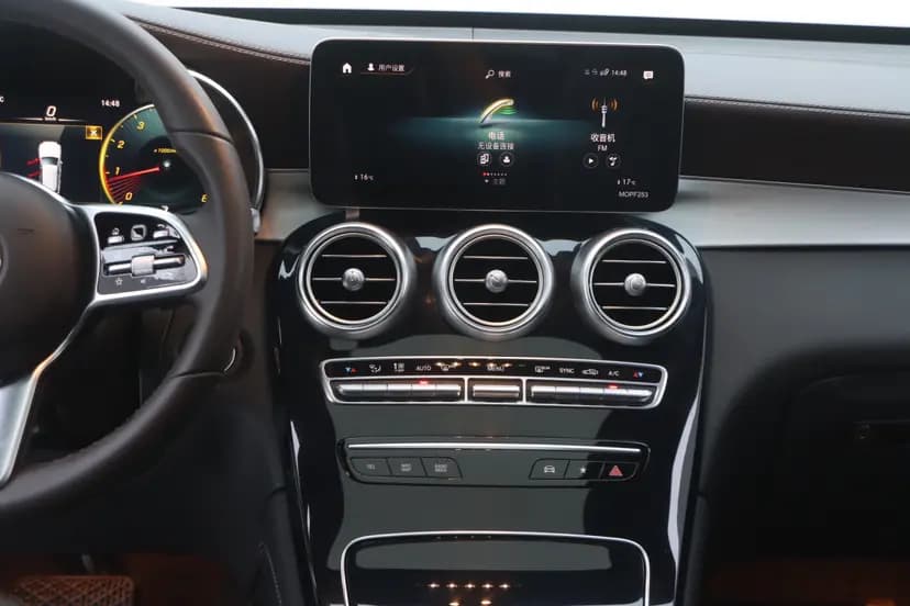 Mercedes-Benz GLC 2021 г. 47220 км. — фото 5