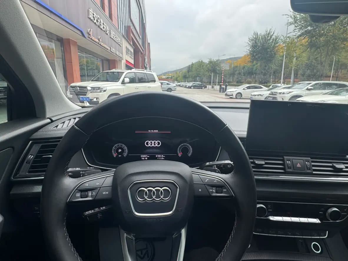 Audi Q5L 2022 г. 55111 км. — фото 11