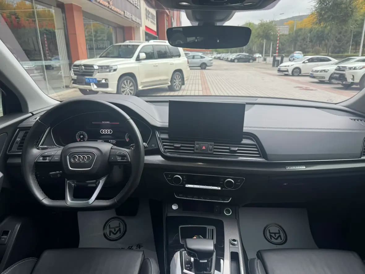 Audi Q5L 2022 г. 55111 км. — фото 10