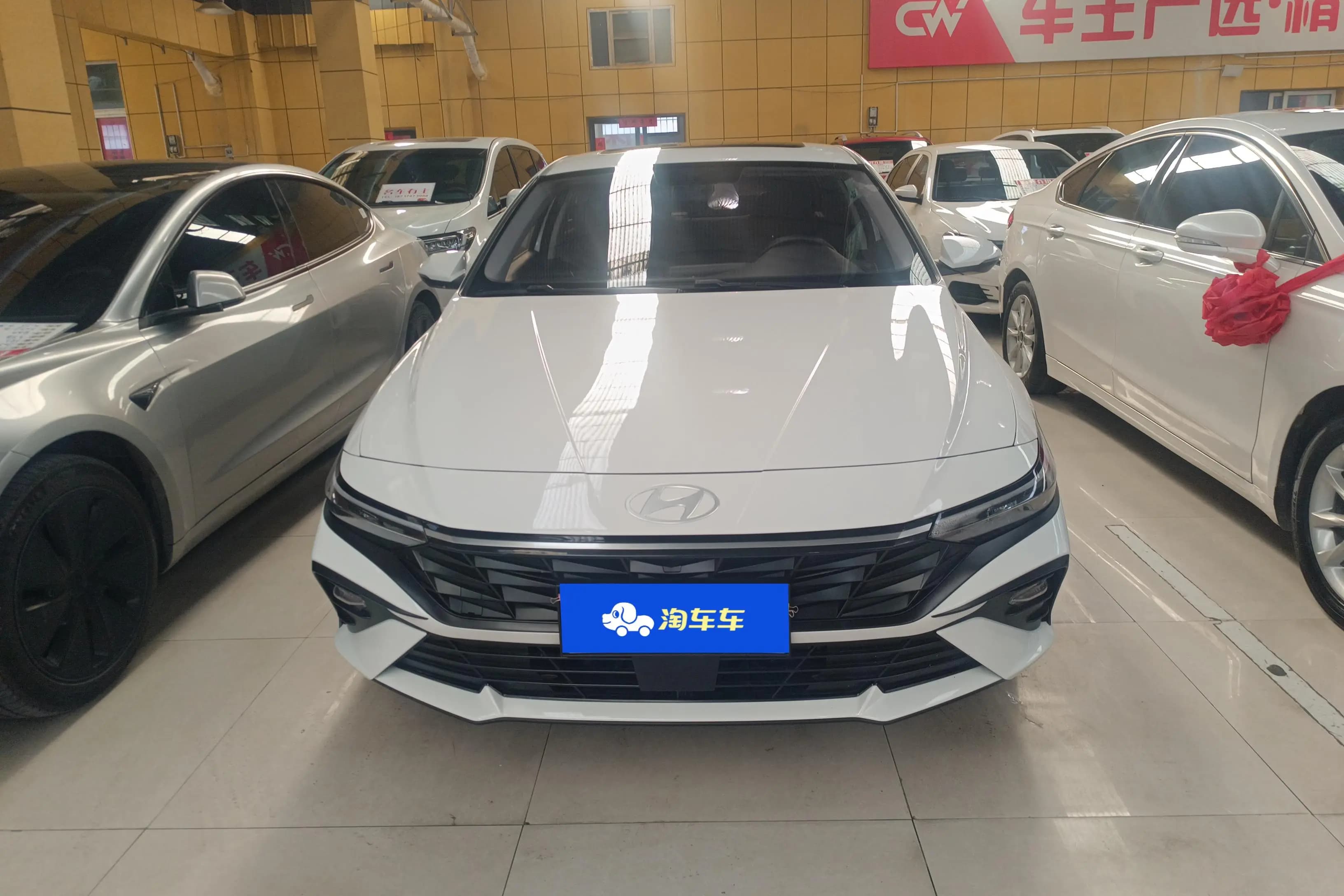 Hyundai Elantra 2024 г. 37329 км. — фото 2
