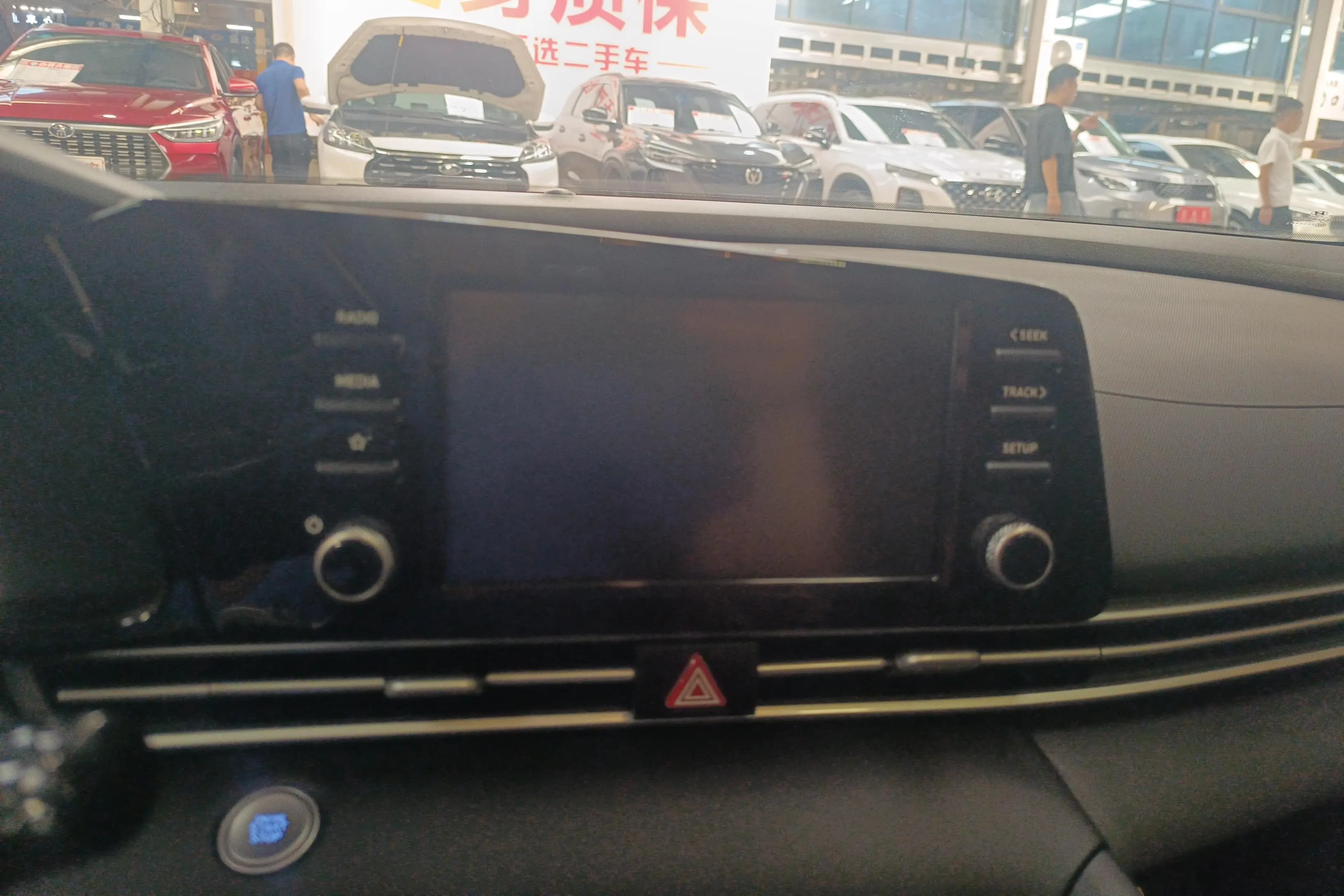 Hyundai Elantra 2024 г. 37329 км. — фото 12