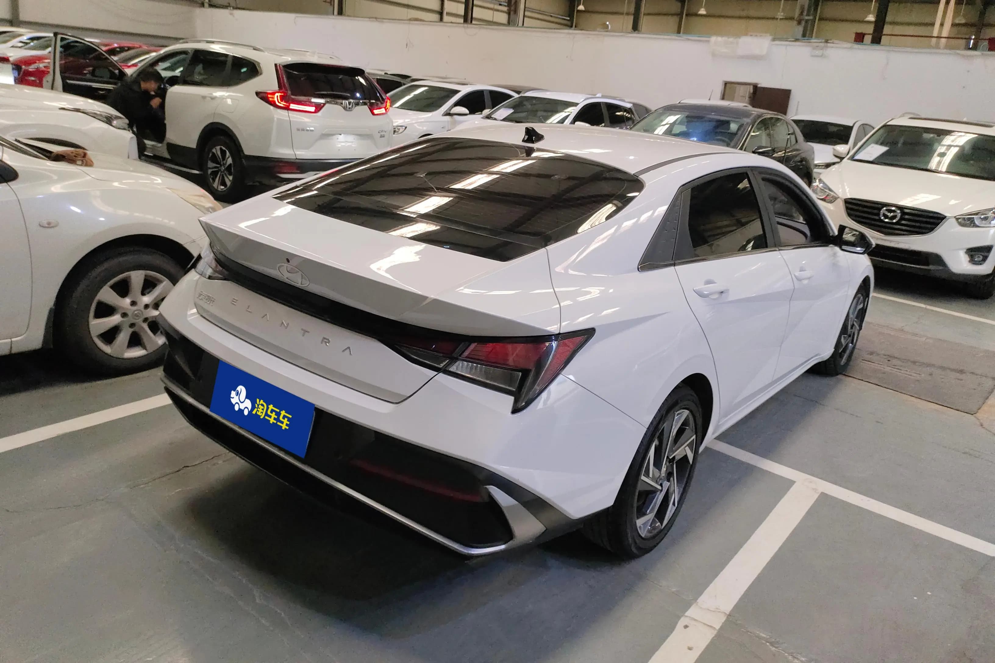 Hyundai Elantra 2024 г. 37329 км. — фото 3