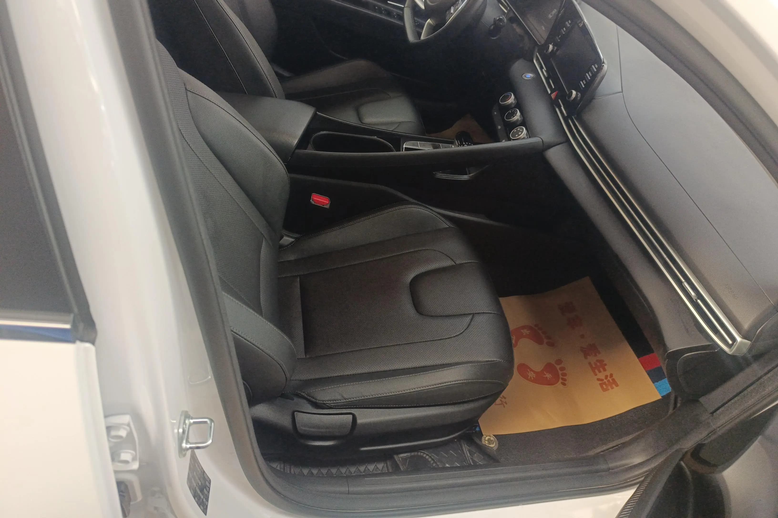 Hyundai Elantra 2024 г. 37329 км. — фото 6