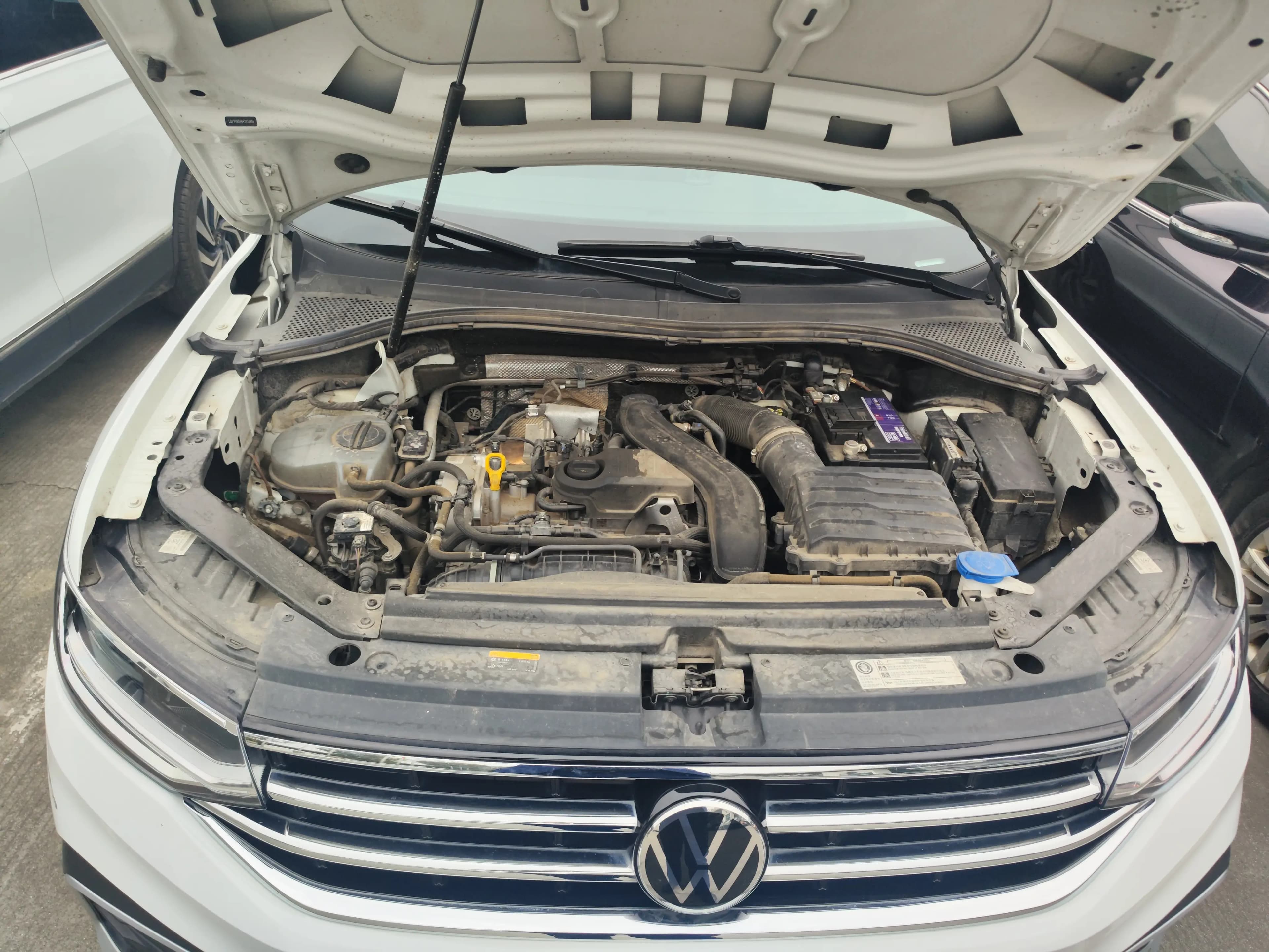 Volkswagen Tiguan L 2023 г. 74034 км. — фото 3