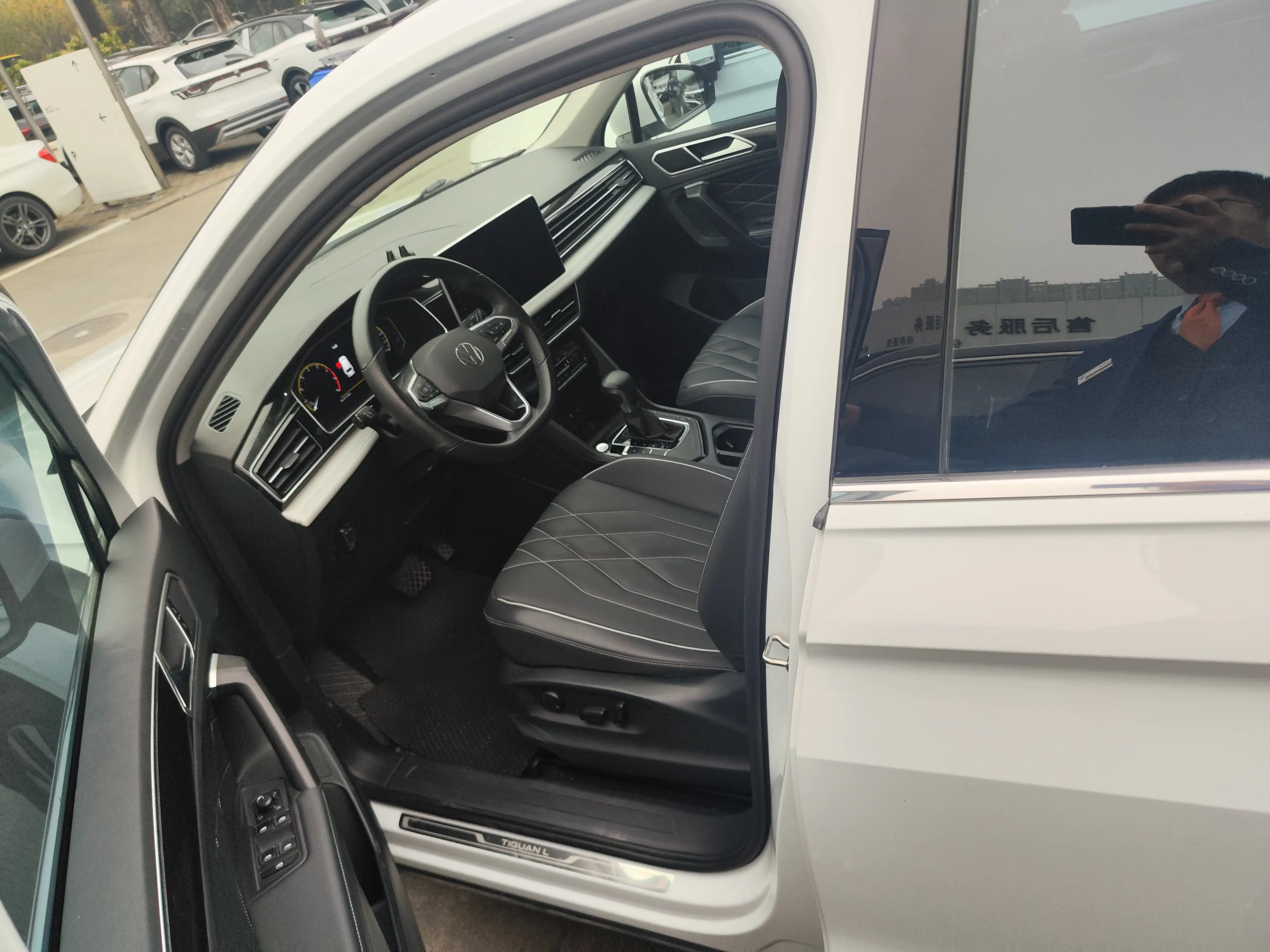 Volkswagen Tiguan L 2023 г. 74034 км. — фото 8