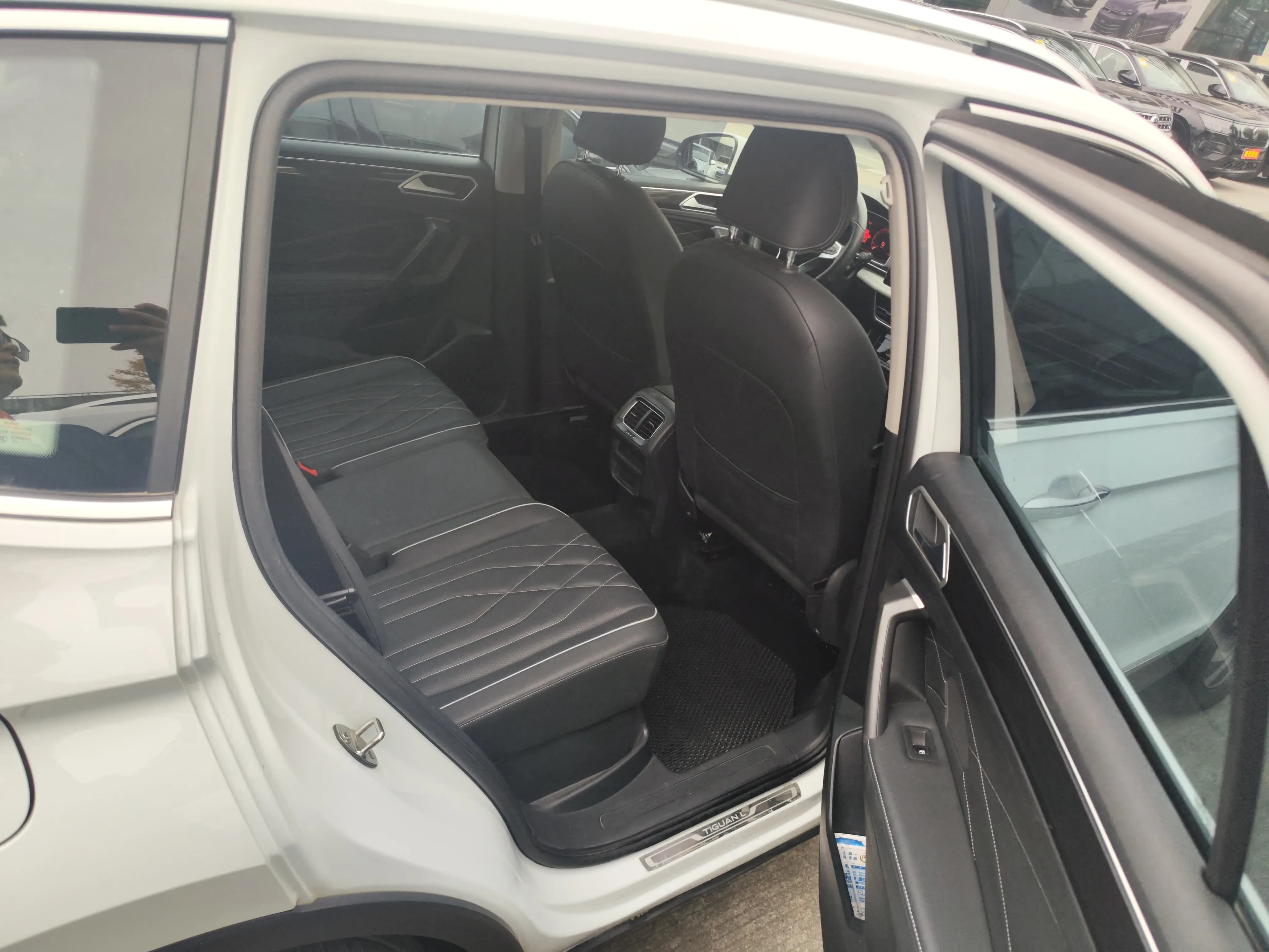 Volkswagen Tiguan L 2023 г. 74034 км. — фото 9