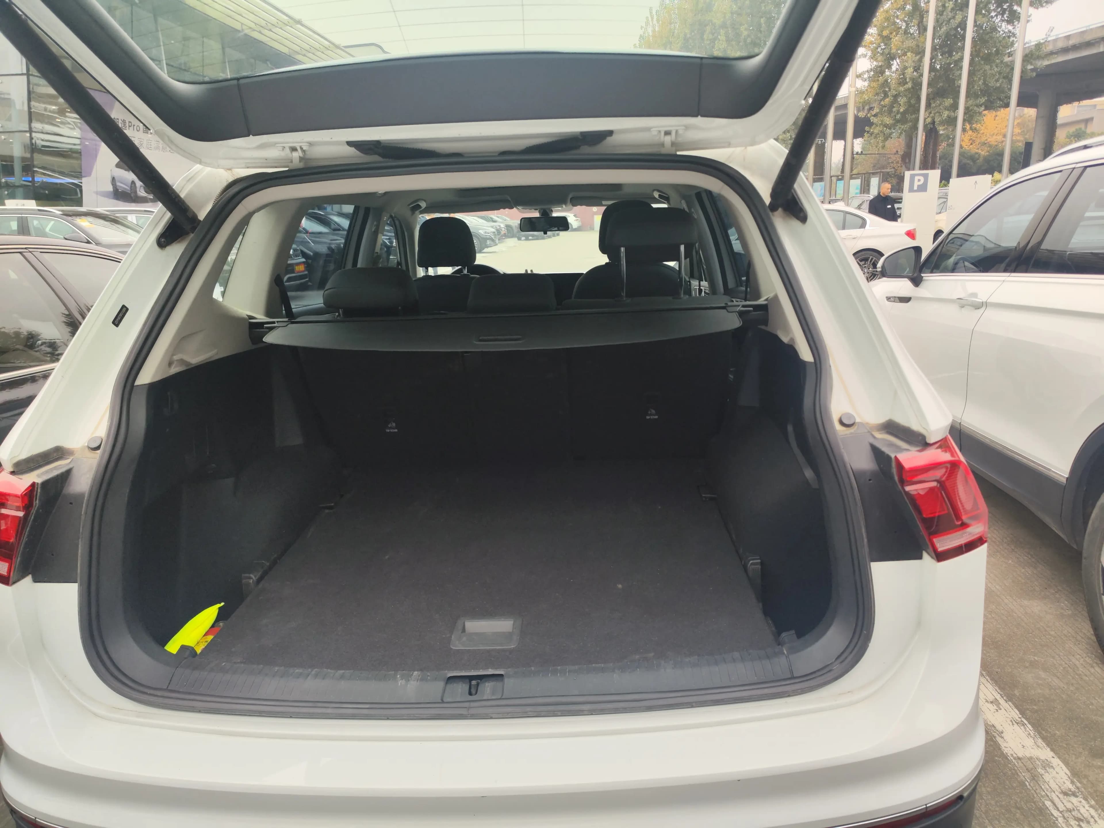 Volkswagen Tiguan L 2023 г. 74034 км. — фото 10