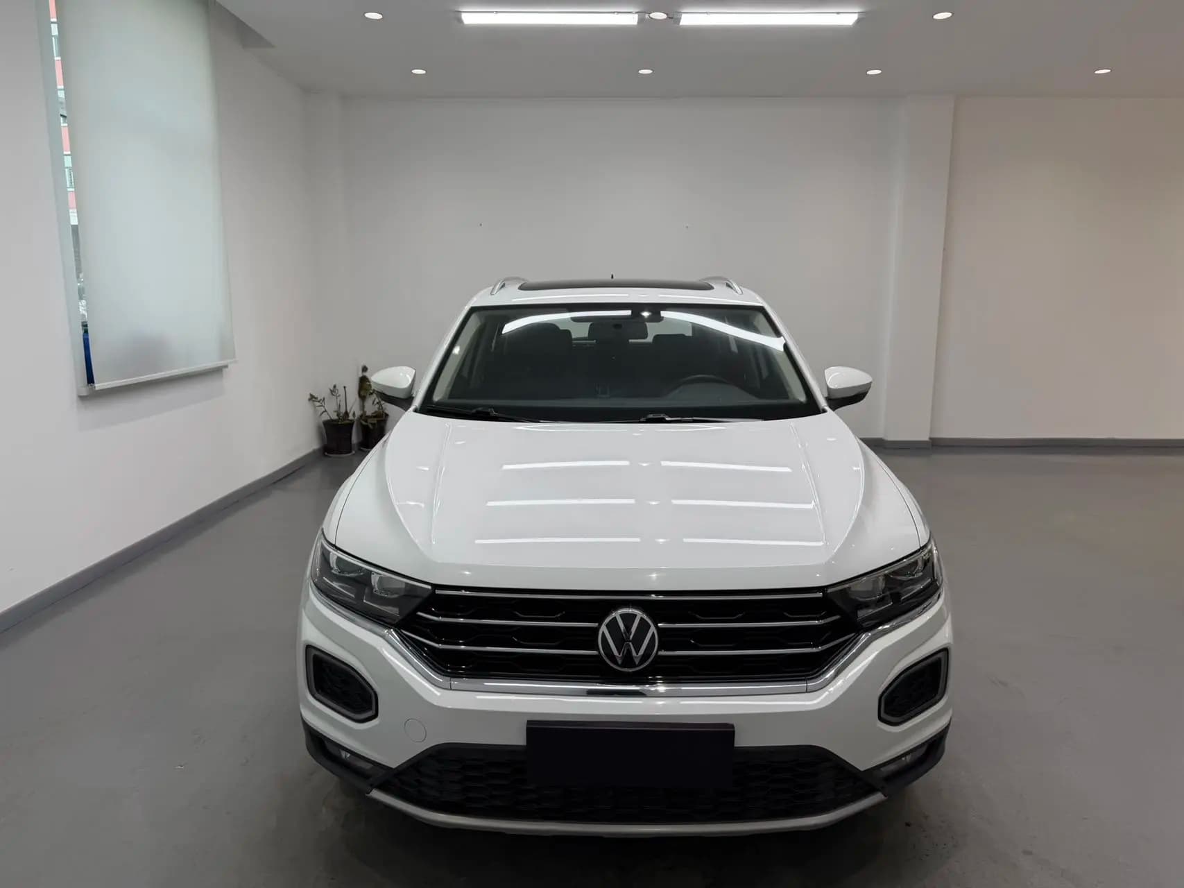 Volkswagen T-Roc 2023 г. 28142 км. — фото 2