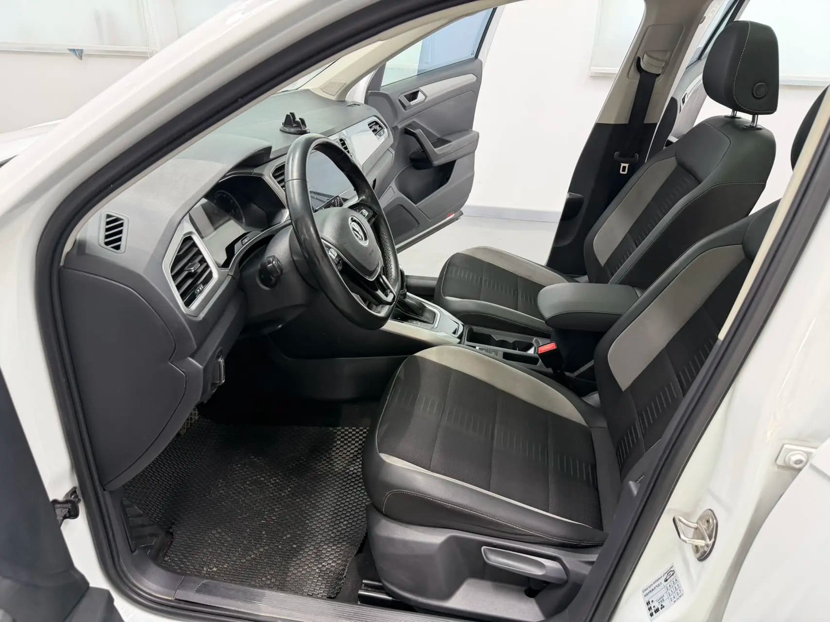 Volkswagen T-Roc 2023 г. 28142 км. — фото 17