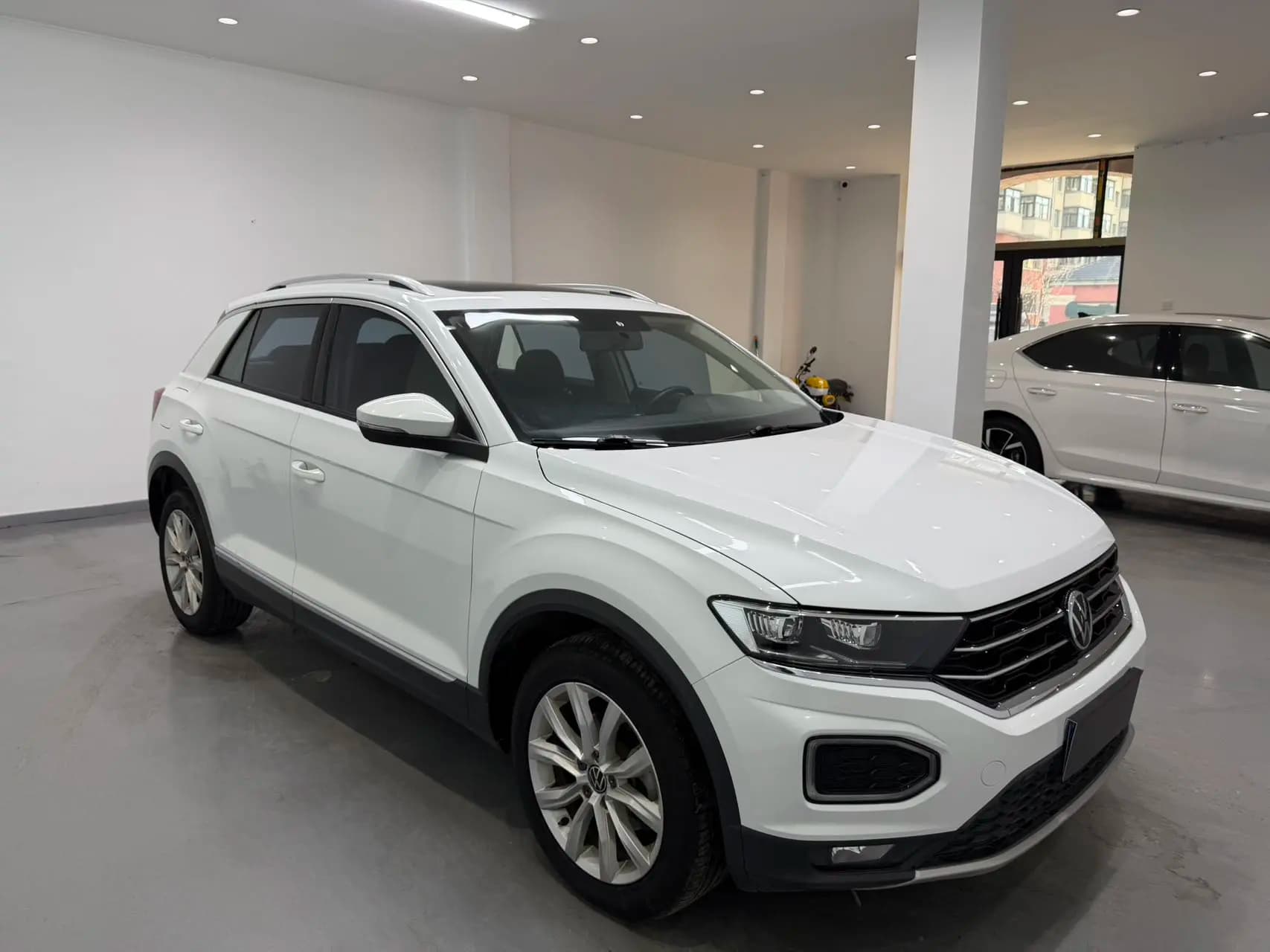 Volkswagen T-Roc 2023 г. 28142 км. — фото 3