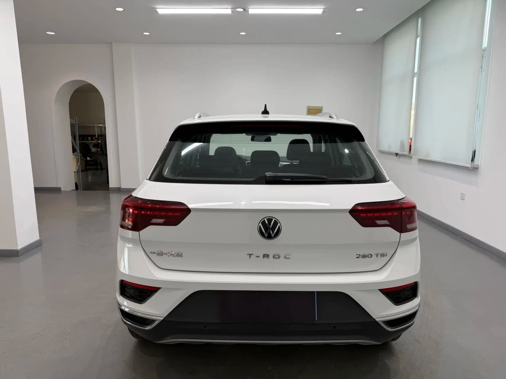 Volkswagen T-Roc 2023 г. 28142 км. — фото 5