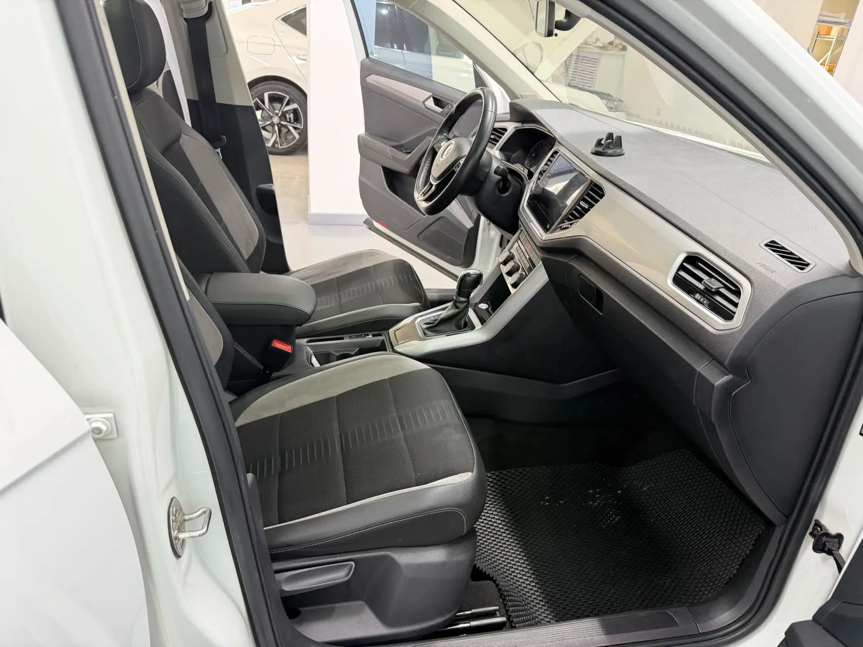 Volkswagen T-Roc 2023 г. 28142 км. — фото 8