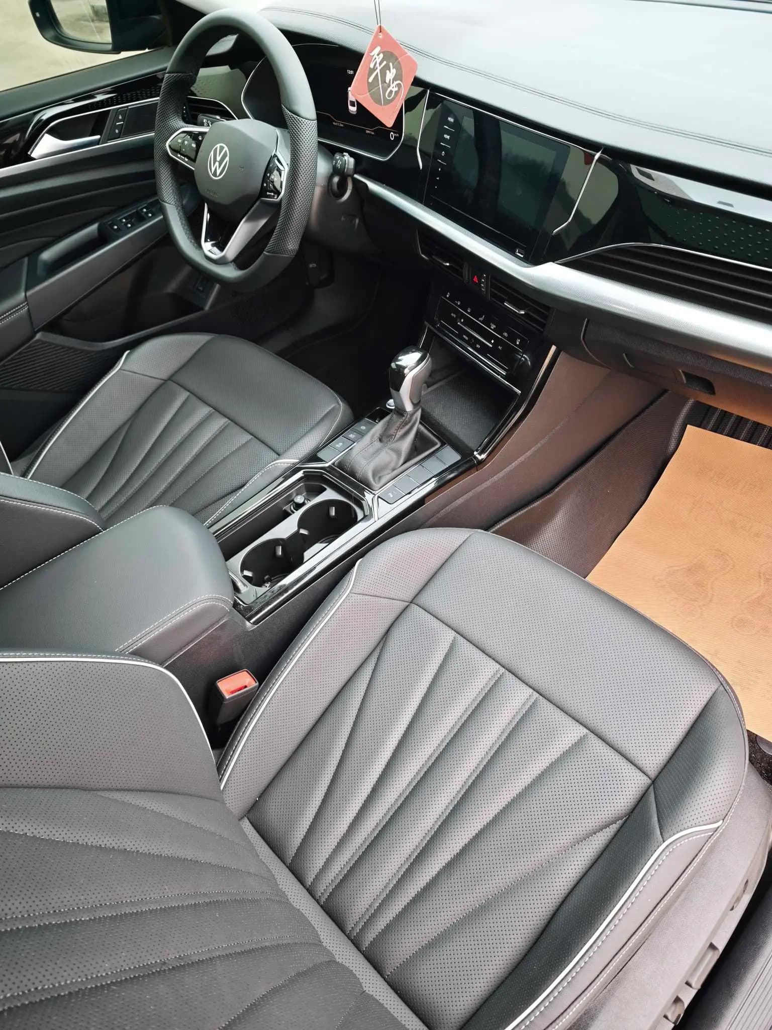 Volkswagen Passat 2024 г. 39146 км. — фото 13