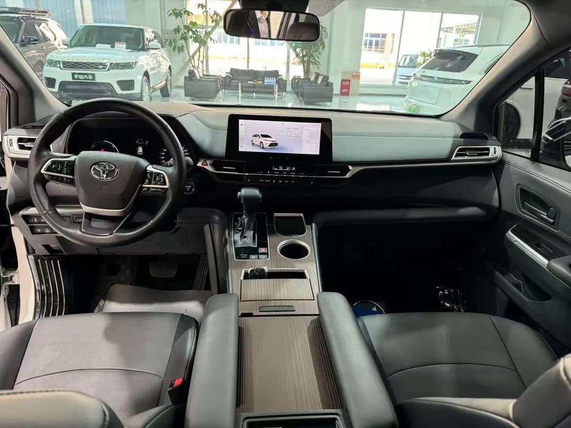 Toyota Granvia 2025 г. 21573 км. — фото 11