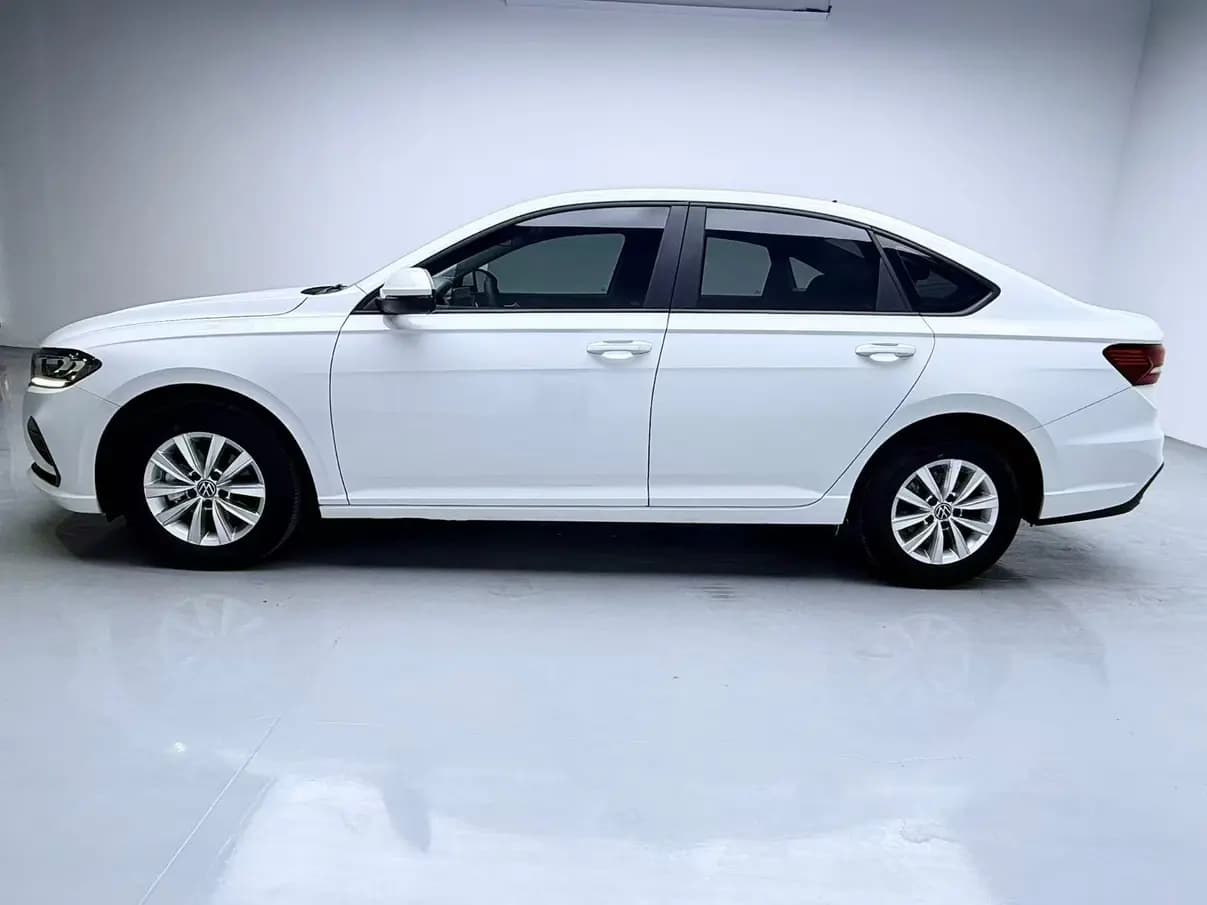 Volkswagen Lavida 2023 г. 65040 км. — фото 4