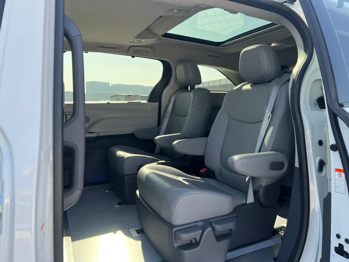 Toyota Granvia 2024 г. 24072 км. — фото 9
