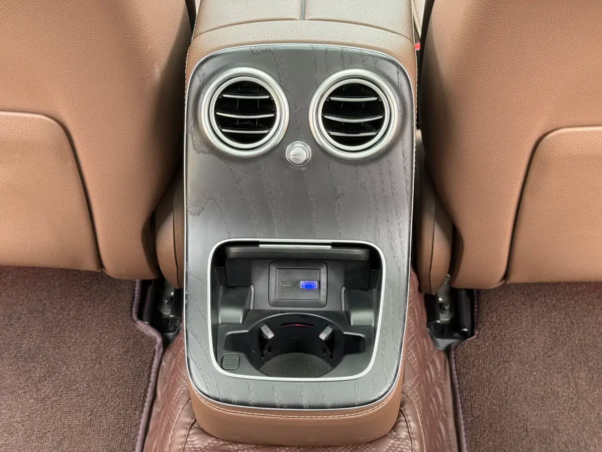 Mercedes-Benz E-Class 2022 г. 26056 км. — фото 23