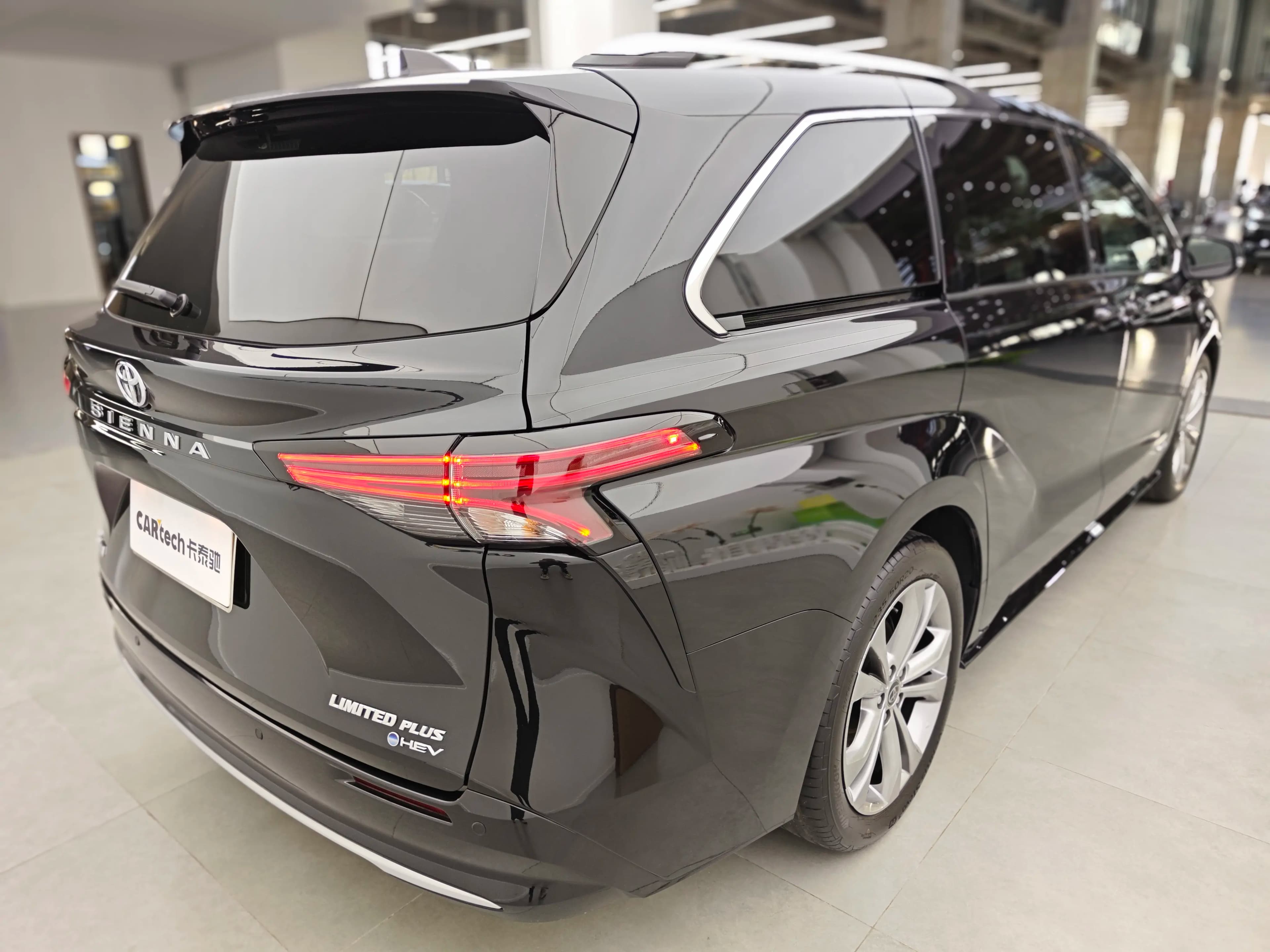 Toyota Sienna 2024 г. 4246 км. — фото 10
