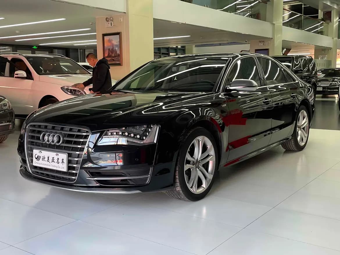 Audi S8 2023 г. 14059 км.