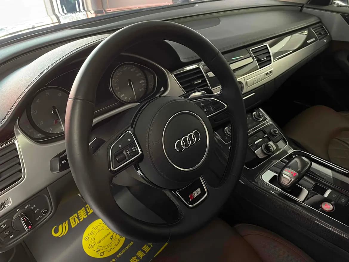Audi S8 2023 г. 14059 км. — фото 12