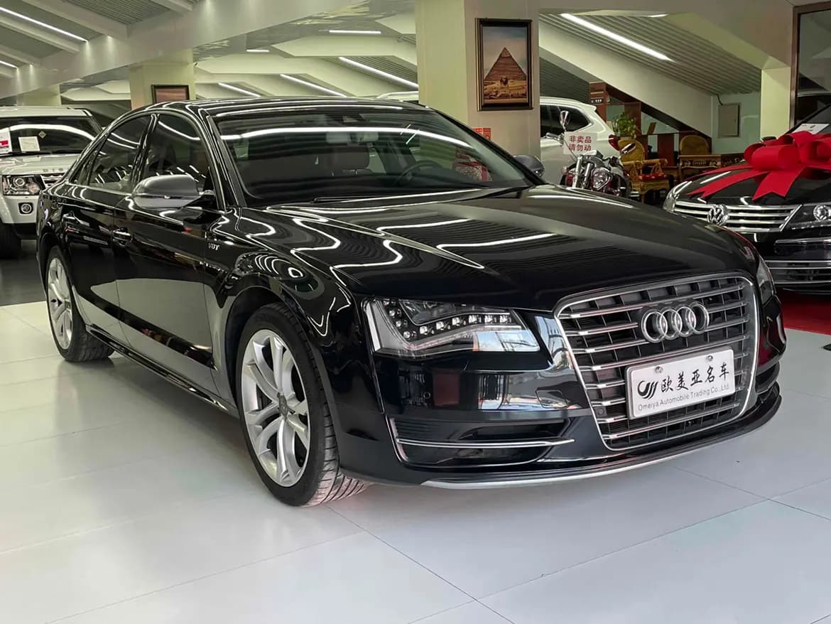 Audi S8 2023 г. 14059 км. — фото 3