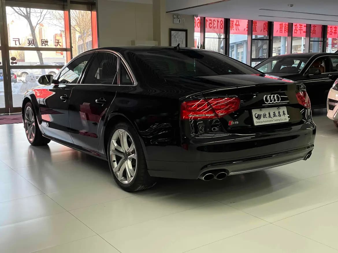Audi S8 2023 г. 14059 км. — фото 4