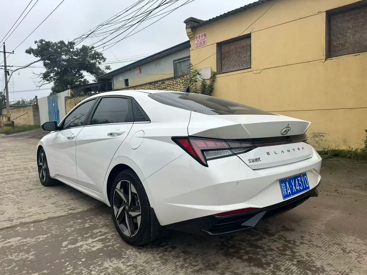 Hyundai Elantra 2022 г. 59928 км. — фото 3