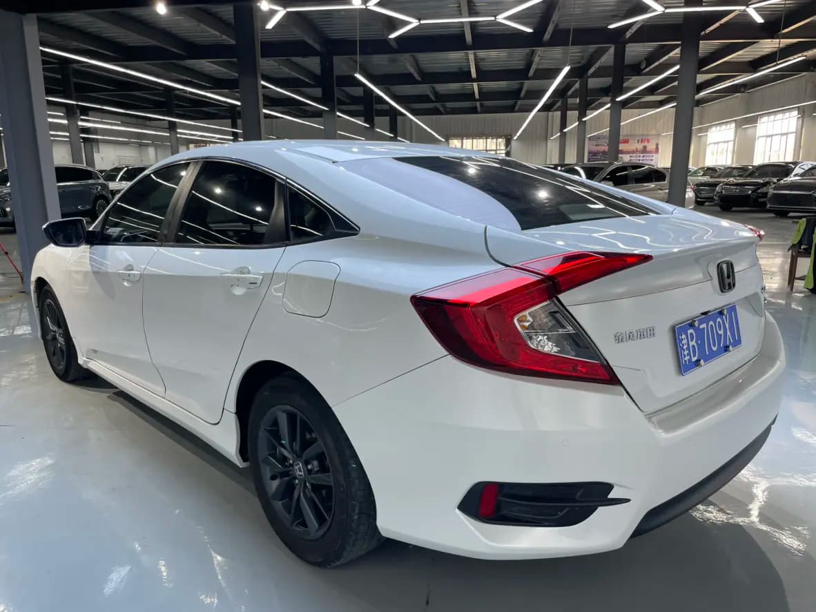 Honda Civic 2021 г. 61000 км. — фото 4