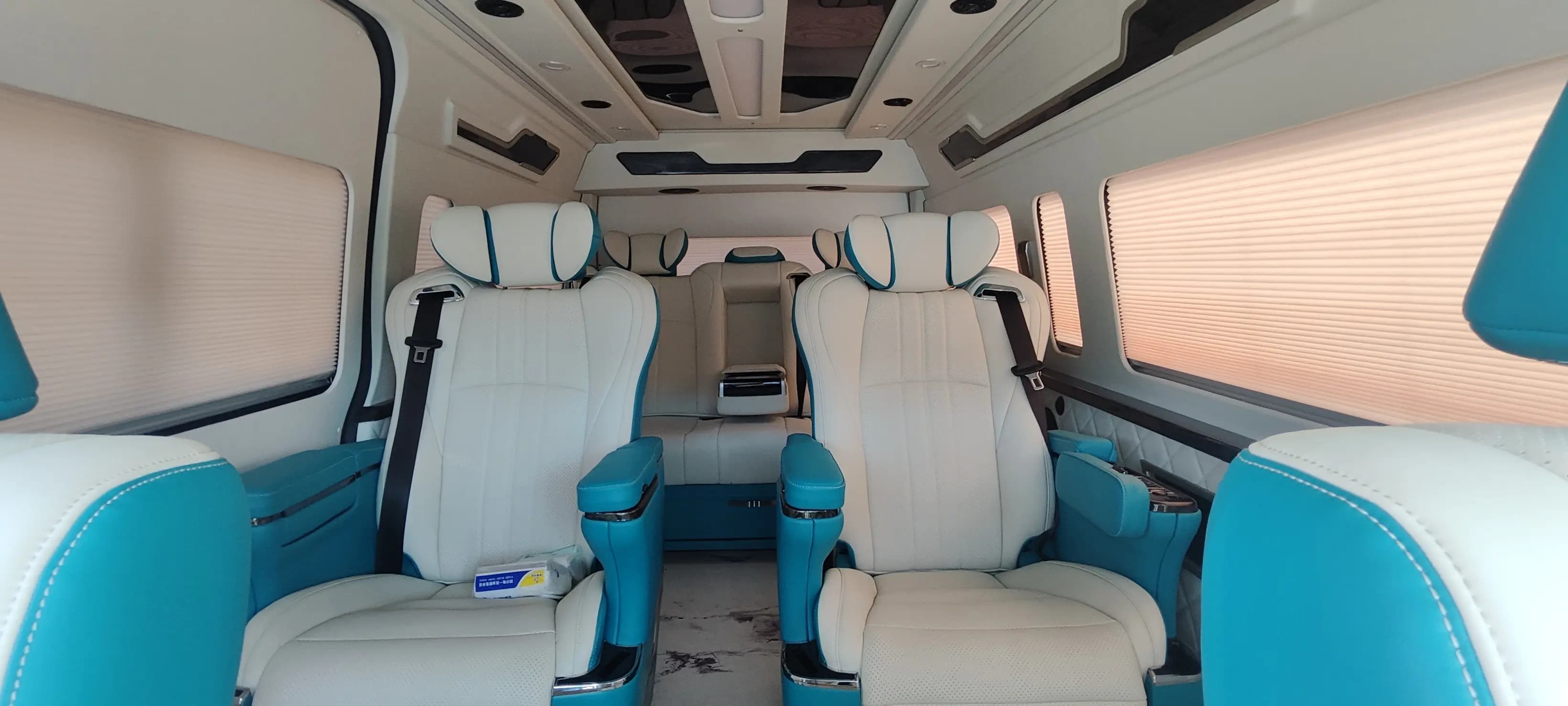 Toyota HiAce 2022 г. 59137 км. — фото 12